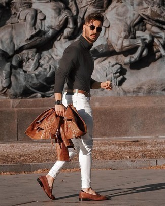 Какие косухи носить с коричневыми лоферами мужчине: Косуха и белые зауженные джинсы — хороший вариант для активного выходного дня. Если тебе нравится применять в своих образах разные стили, на ноги можно надеть коричневые лоферы.