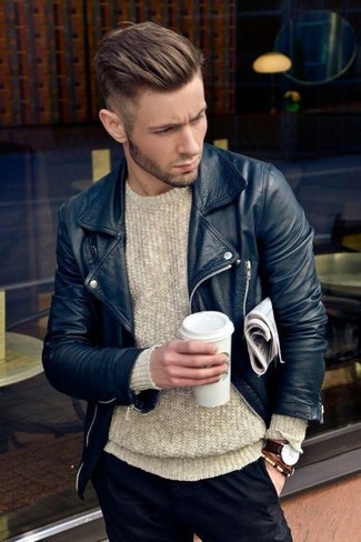 Как носить брюки чинос с вязаным свитером: Вязаный свитер и брюки чинос — хороший вариант, если ты хочешь создать лёгкий, но в то же время стильный мужской лук.
