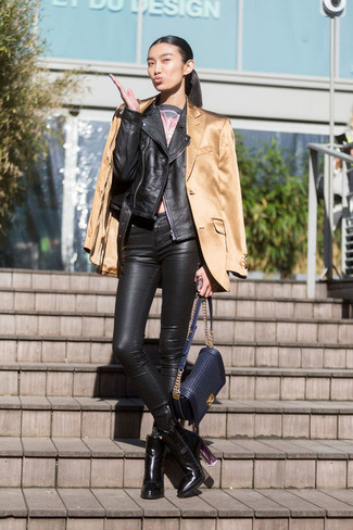Какие узкие брюки носить с светло-коричневым пиджаком в 30 лет: Если ты принадлежишь к той категории женщин, которые любят одеваться со вкусом, тебе придется по вкусу дуэт светло-коричневого пиджака и узких брюк. Вместе с этим нарядом выгодно выглядят черные кожаные ботильоны.