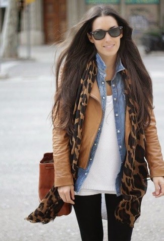 Женский коричневый шарф с леопардовым принтом от Saint Laurent