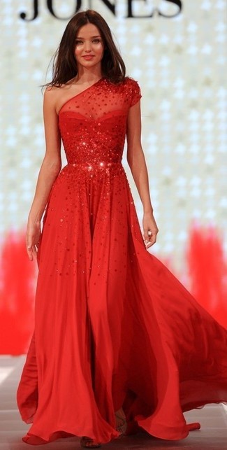 Красное платье с пайетками от Givenchy
