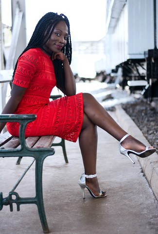 С чем носить босоножек женщине в деловом стиле: Когда не знаешь, что надеть на первое свидание, красное кружевное платье-футляр — отличный выбор. Если ты любишь более удобную обувь, лучше остановить свой выбор на босоножках.