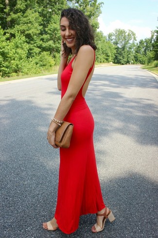 Красное платье-макси от Saloni