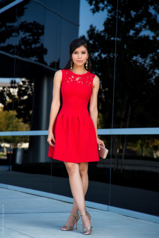 Красное кружевное платье с пышной юбкой от City Goddess Petite