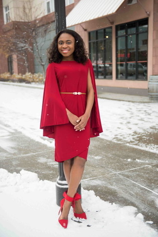 С чем носить красное платье-футляр в деловом стиле: Красное платье-футляр — это тот образ, в котором ты неминуемо будешь притягивать взоры. Вместе с этим луком выигрышно будут выглядеть красные замшевые туфли.