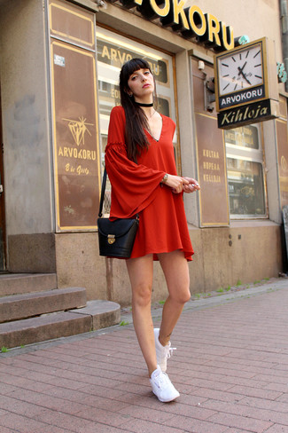 Красное свободное платье