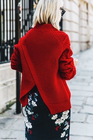 Модный лук: красный вязаный свитер, черная юбка-карандаш с цветочным принтом