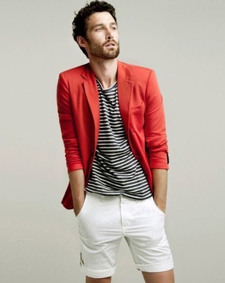 С чем носить темно-красный пиджак мужчине в стиле кэжуал: Темно-красный пиджак и белые шорты стильно впишутся в любой мужской образ — расслабленный будничный образ или же утонченный вечерний.