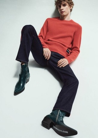 Модный лук: красный свитер с круглым вырезом, темно-синие джинсы, темно-зеленые кожаные ковбойские сапоги