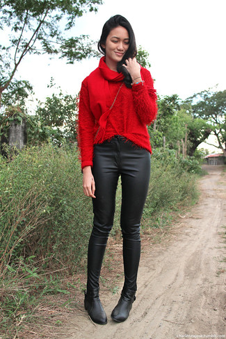 Какие узкие брюки носить с красным свитером с круглым вырезом в стиле смарт-кэжуал: Красный свитер с круглым вырезом и узкие брюки надежно обосновались в гардеробе многих женщин, помогая создавать незабываемые и стильные луки. В тандеме с этим ансамблем наиболее удачно будут выглядеть черные кожаные ботильоны.