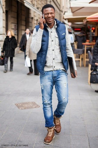 Какие джинсы носить с синей курткой без рукавов мужчине: Синяя куртка без рукавов и джинсы — выбор мужчин, которые постоянно в движении. Дополнив лук коричневыми кожаными рабочими ботинками, можно привнести в него свежую нотку.