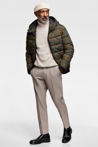 Мужская оливковая куртка-пуховик с камуфляжным принтом от Wear Colour