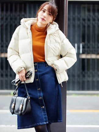 С чем носить оранжевый свитер женщине в прохладную погоду: Если ты принадлежишь к той немногочисленной категории барышень, способных хорошо ориентироваться в одежде, тебе придется по вкусу образ из оранжевого свитера и темно-синей джинсовой юбки на пуговицах.