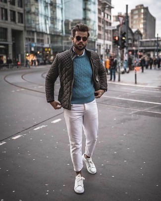 С чем носить легкую куртку мужчине осень: Если ты из той категории джентльменов, которые одеваются стильно, тебе подойдет тандем легкой куртки и белых джинсов. Вкупе с этим ансамблем прекрасно смотрятся белые низкие кеды из плотной ткани. Без сомнений, подобное сочетание будет смотреться великолепно осенью, когда погода станет менее благоприятной.
