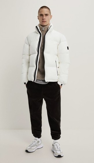 Мужская белая куртка-пуховик от Moncler
