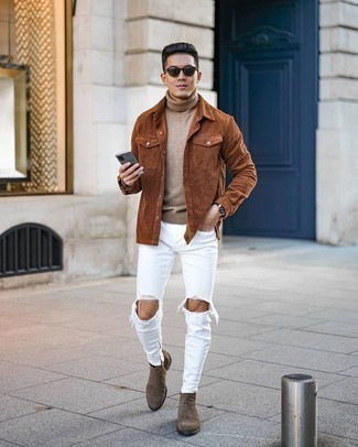 Какие куртки-рубашки носить с коричневыми ботинками челси мужчине: Куртка-рубашка и белые рваные джинсы надежно закрепились в гардеробе многих парней, позволяя создавать неприевшиеся и стильные образы. Боишься выглядеть слишком небрежно? Дополни этот образ коричневыми ботинками челси.