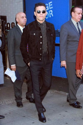 Какие рубашки с длинным рукавом носить с черно-белыми классическими брюками мужчине: Сочетание рубашки с длинным рукавом и черно-белых классических брюк позволит создать эффектный мужской лук. В тандеме с этим ансамблем наиболее гармонично выглядят черные кожаные ботинки челси.