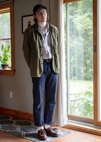 Какие джинсы носить с темно-коричневыми ботинками мужчине весна: Оливковая куртка-рубашка и джинсы — прекрасный вариант, если ты хочешь создать расслабленный, но в то же время стильный мужской лук. Очень подходяще здесь смотрятся темно-коричневые ботинки. Когда наступает более теплая весенняя погода, мы снимаем с себя зимние куртки и встает вопрос о том, что носить. Такое сочетание послужит хорошим источником стильного вдохновения.