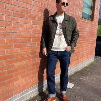 Как носить джинсы с повседневными ботинками мужчине весна: Оливковая куртка-рубашка и джинсы — must have составляющие в гардеробе любителей стиля casual. В сочетании с этим образом наиболее выгодно смотрятся повседневные ботинки. Идеальный вариант на весеннее время года.