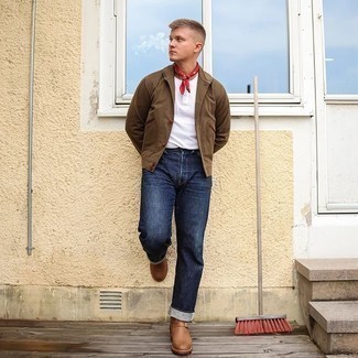 С чем носить красную бандану в 30 лет мужчине в теплую погоду: Если в одежде ты делаешь ставку на комфорт и практичность, коричневая куртка-рубашка и красная бандана — хороший выбор для привлекательного повседневного мужского ансамбля. Разнообразить лук и добавить в него чуточку классики помогут коричневые кожаные ботинки челси.