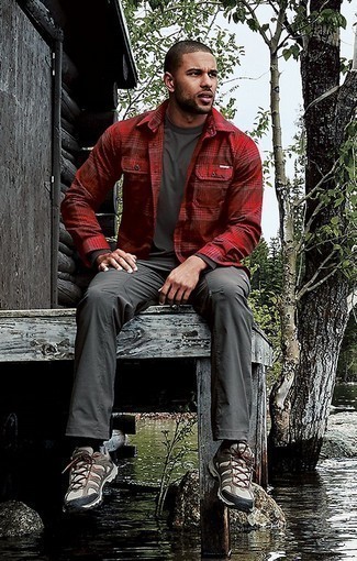Мужская красная куртка-рубашка в шотландскую клетку от AMI Alexandre Mattiussi