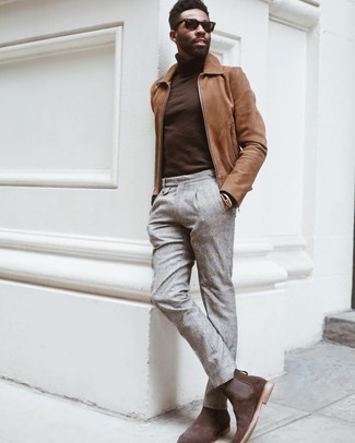С чем носить замшевую куртку мужчине: Замшевая куртка и серые классические брюки в шотландскую клетку — рассмотри этот вариант, если не боишься быть в центре внимания. Вкупе с этим образом органично выглядят темно-коричневые замшевые ботинки челси.
