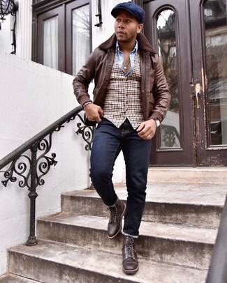 С чем носить темно-синий браслет в 20 лет мужчине в прохладную погоду: Сочетание коричневой куртки харрингтон и темно-синего браслета - очень практично, и поэтому идеально для создания интересного повседневного стиля. Думаешь привнести в этот лук толику строгости? Тогда в качестве обуви к этому луку, обрати внимание на темно-коричневые кожаные повседневные ботинки.
