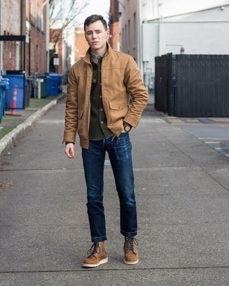 С чем носить темно-коричневые кожаные повседневные ботинки в 20 лет мужчине в стиле кэжуал: Если ты делаешь ставку на удобство и практичность, светло-коричневая куртка харрингтон и темно-синие рваные джинсы — замечательный вариант для привлекательного повседневного мужского образа. Теперь почему бы не добавить в этот лук на каждый день толику консерватизма с помощью темно-коричневых кожаных повседневных ботинок?