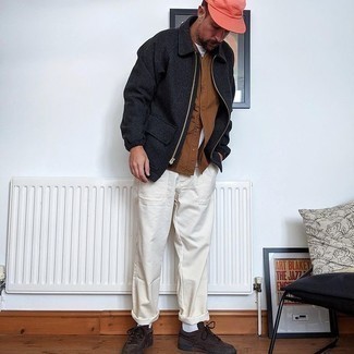 С чем носить оранжевую бейсболку за 40 лет мужчине: Если в одежде ты ценишь удобство и функциональность, темно-серая шерстяная куртка харрингтон и оранжевая бейсболка — прекрасный вариант для стильного повседневного мужского образа. Любители экспериментов могут дополнить лук темно-коричневыми низкими кедами из плотной ткани, тем самым добавив в него немного классики.