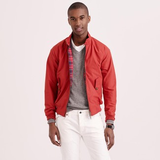 С чем носить красную куртку харрингтон осень: Красная куртка харрингтон и белые джинсы — прекрасный выбор, если ты хочешь создать расслабленный, но в то же время стильный мужской ансамбль. Разумеется, такое сочетание будет хорошим решением в солнечный осенний день.