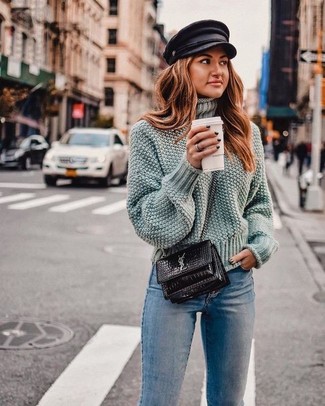 С чем носить зеленый свитер в 20 лет женщине в теплую погоду: Дуэт зеленого свитера и синих джинсов скинни вне всякого сомнения подчеркнет твой запоминающийся стиль.