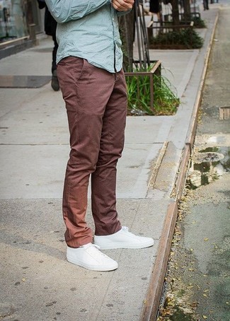 С чем носить зеленую рубашку мужчине: Зеленая рубашка и коричневые брюки чинос — обязательные вещи в гардеробе мужчин с чувством стиля. Не прочь сделать образ немного строже? Тогда в качестве обуви к этому ансамблю, стоит выбрать белые плимсоллы.