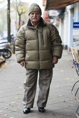 Мужская оливковая куртка-пуховик от Moncler