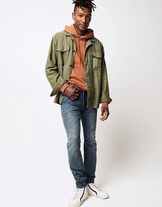 Какие джинсы носить с зелено-желтым худи в 20 лет мужчине осень: Зелено-желтый худи и джинсы будут выигрышно смотреться в стильном гардеробе самых требовательных джентльменов. Чтобы образ не получился слишком претенциозным, можешь надеть бело-черные высокие кеды из плотной ткани. Если хочешь выглядеть отменно и по-осеннему ярко, обязательно возьми этот образ на вооружение.