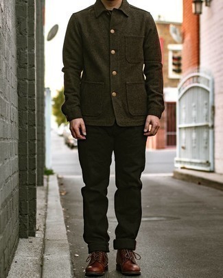 Модный лук: оливковая шерстяная куртка-рубашка, черные джинсы, коричневые кожаные повседневные ботинки