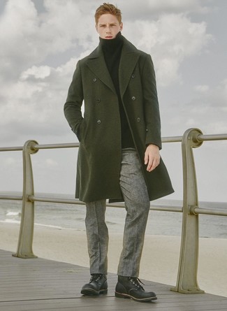 Какие классические брюки носить с оливковым длинным пальто в стиле смарт-кэжуал: Оливковое длинное пальто и классические брюки — идеальный выбор для мероприятия в фешенебельном заведении. Любишь незаурядные решения? Можешь дополнить свой образ черными кожаными повседневными ботинками.