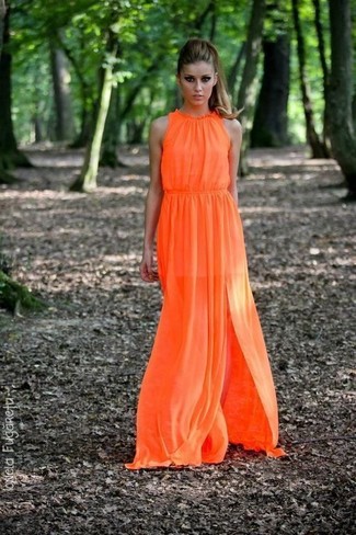 С чем носить оранжевое платье в 30 лет в теплую погоду в стиле кэжуал: Оранжевое платье — превосходная идея для простого, но модного лука.