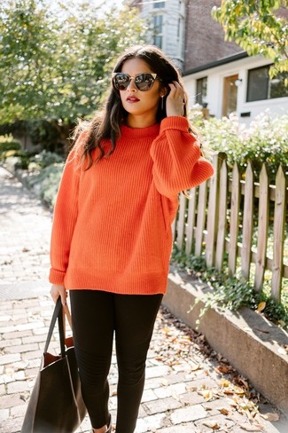 С чем носить свитер в 20 лет женщине осень: Свитер и черные леггинсы — классная формула для воплощения стильного и функционального лука. Можем смело сказать, такой лук - просто огонь на осень.