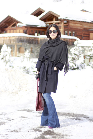 Какие джинсы носить с черным пальто в 30 лет женщине в холод в деловом стиле: Комбо из черного пальто и джинсов позволит подчеркнуть твою индивидуальность и выделиться из серой массы. В тандеме с этим нарядом органично выглядят пурпурные замшевые ботильоны.