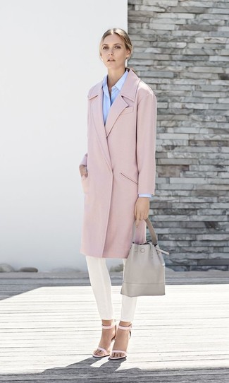 Какие босоножки на каблуке носить с розовым пальто в 30 лет в прохладную погоду: Образ из розового пальто и белых узких брюк позволит выглядеть модно, а также подчеркнуть твой оригинальный личный стиль. Босоножки на каблуке становятся превосходным завершением твоего наряда.