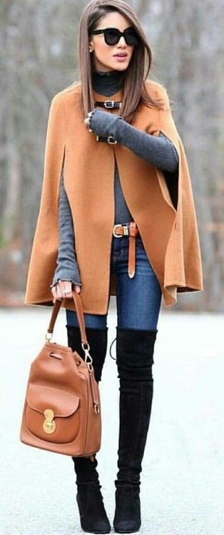 С чем носить светло-коричневый кожаный ремень женщине в деловом стиле: Если ты делаешь ставку на комфорт и функциональность, светло-коричневое пальто-накидка и светло-коричневый кожаный ремень — хороший вариант для модного повседневного ансамбля. Хочешь сделать лук немного строже? Тогда в качестве обуви к этому ансамблю, стоит выбрать черные замшевые ботфорты.