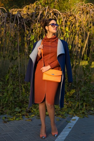 Какие платья-футляры носить с оранжевыми туфлями в 30 лет в холод: Платье-футляр и темно-синее пальто — это тот ансамбль, в котором ты неизменно будешь притягивать взоры. Очень уместно здесь смотрятся оранжевые туфли.