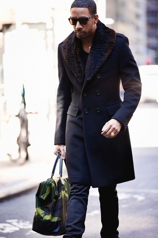 Мужское черное пальто с меховым воротником от Yves Salomon Homme