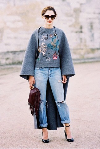 Женский серый свитер с круглым вырезом с вышивкой от Mira Mikati