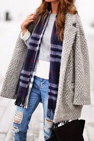 С чем носить светло-фиолетовый шарф женщине в холод: Если ты делаешь ставку на удобство и практичность, серое пальто и светло-фиолетовый шарф — классный выбор для модного ансамбля на каждый день.