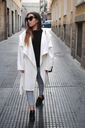 Женское белое пальто от Chanel
