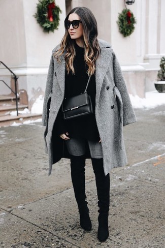 С чем носить серое пальто женщине: Серое пальто и серые джинсы скинни гармонично впишутся в лук в непринужденном стиле. Черные замшевые ботфорты — идеальный выбор, чтобы дополнить ансамбль.