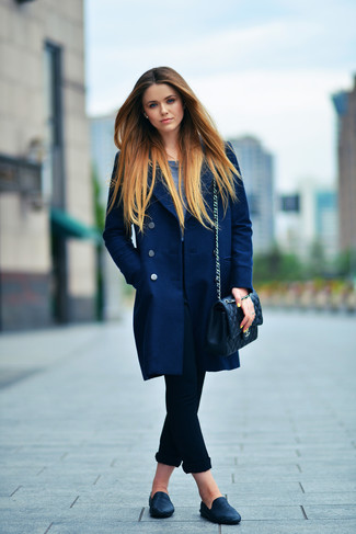Какие джинсы скинни носить с темно-синим пальто осень: Темно-синее пальто и джинсы скинни будет замечательной идеей для простого ансамбля на каждый день. Черные кожаные лоферы становятся отличным завершением твоего образа. Классный осенний ансамбль, подобный этому — один из самых легких способов поднять себе настроение и зарядиться энергией.
