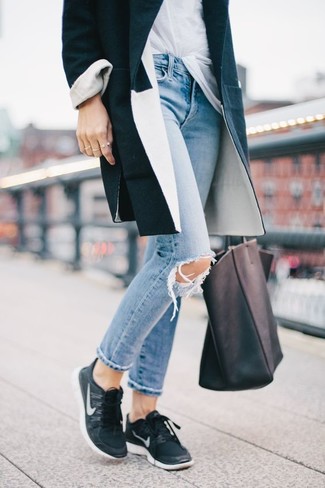 Какие джинсы скинни носить с черным пальто: Черное пальто и джинсы скинни — хороший выбор, если ты хочешь составить лёгкий, но в то же время модный ансамбль. Если тебе нравится поэкспериментировать, на ноги можешь надеть черные кроссовки.