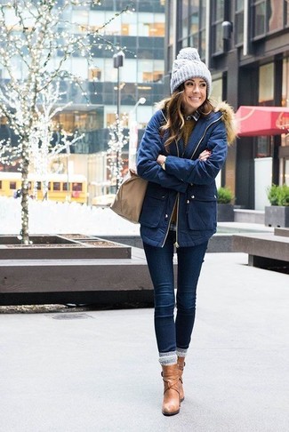 С чем носить серую рубашку в 30 лет женщине зима: Серая рубашка и темно-синие джинсы скинни — необходимые вещи в гардеробе девушек с чувством стиля. Светло-коричневые кожаные ботильоны — великолепный вариант, чтобы дополнить лук. Это сочетание вещей может стать хорошим решением, когда за окном страшный холод.